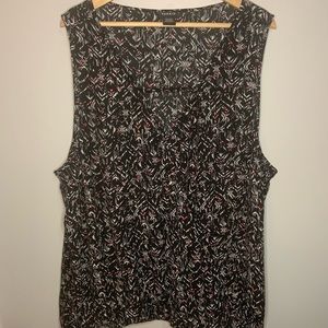 3/20$ Torrid size 4 floral tank.